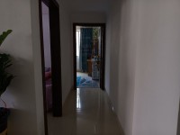 近市场，近学校，市中心位置，房屋非常新净 东兴花园