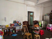 东兴花园步梯低层，市场，超市近在身边 东兴花园