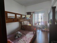 市中心区出入方便，装修新净，带22.几方 加州阳光
