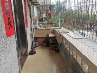 城南市场附近步梯中层两房 育源家园
