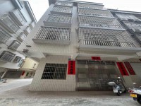 东湖云凌小学旁 占地：6.4x10 三面 春城街道育才东路