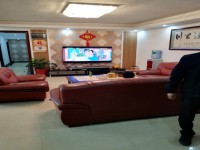 周边配套设施齐全，出入交通方便 盛世广场
