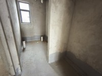 电梯靓房，户型不错，任意装修 绵登广场
