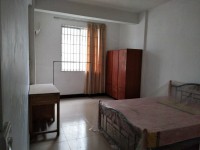 东湖地段，低层东南向，出入方便 东兴花园