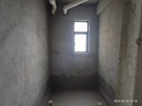 绵登广场，好好多超市。 绵登广场