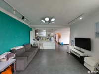 送摩托车库、城南市场新装修步梯房出售 城南市场
