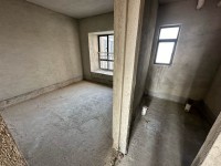绵登广场，大型社区，阳光充足，精装，居家 绵登广场