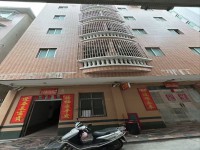 市中心私宅，占地8.2Ⅹ10，四面光，2 市中心私宅
