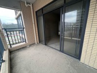 紧邻高铁出口 翡翠华府稀 缺两房 毛坯任 翡翠华府
