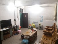 市区步梯3室,家具家电齐全，带摩托车库 华骏达