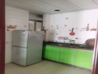 东湖商圈，五小小学，步行到东湖 东湖新城