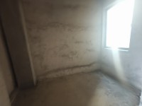 市中心毛坯3房，带大阳台 都市明珠