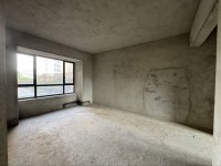 市中心,安静小区,3室2厅2卫2阳台毛坯 柏丽豪园