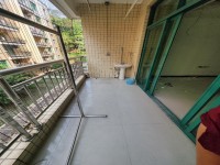 东湖广场旁边，步梯低层，户型靓 御景园